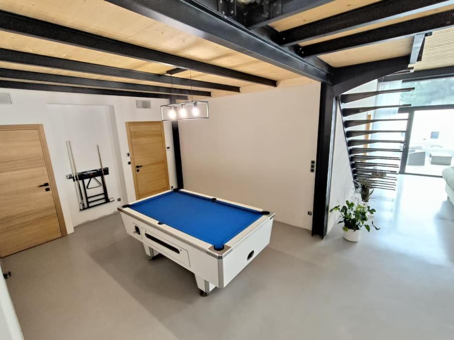 Industrial Luxury Nimes & Arles Villa Beaucaire  Exterior photo